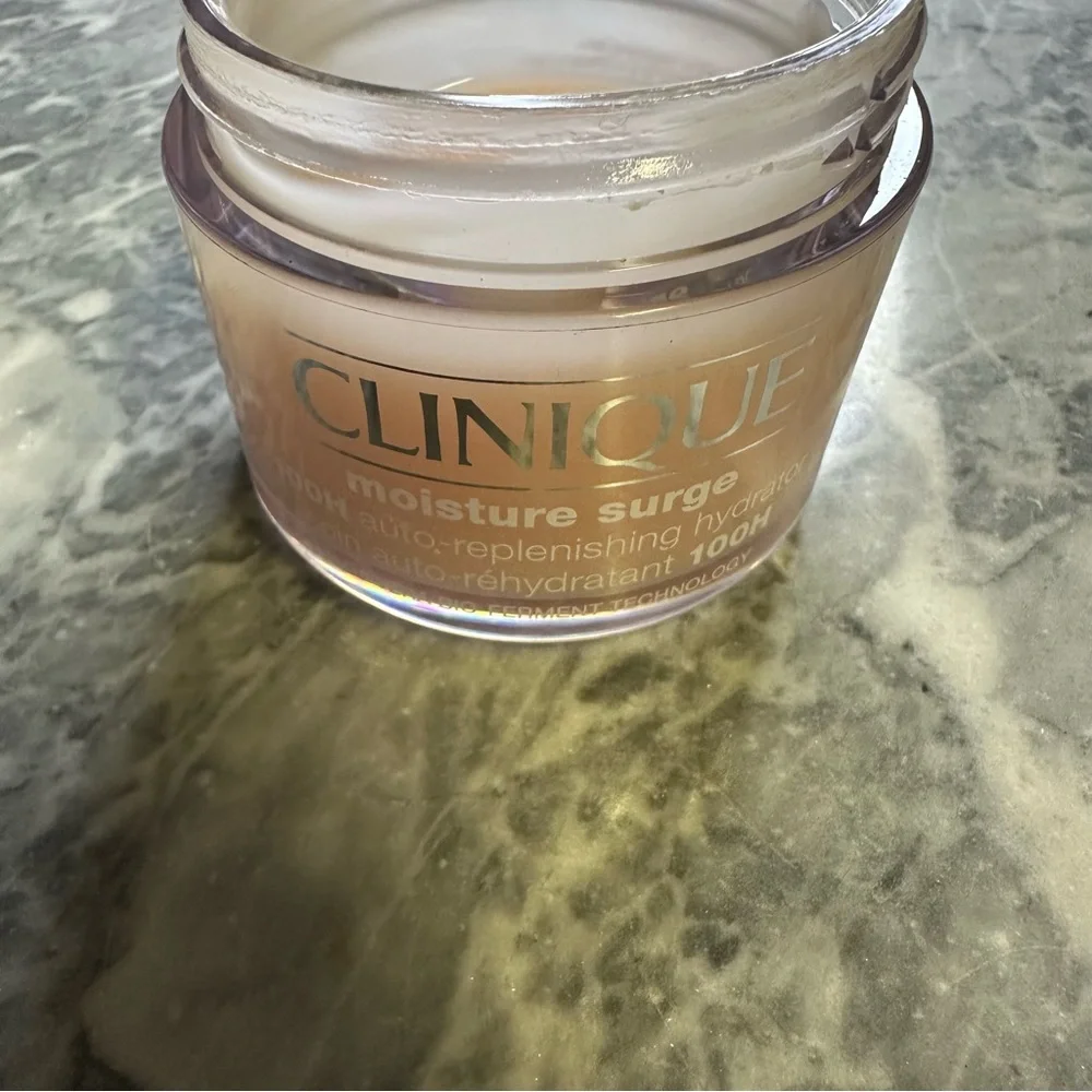 Clinique‎ Moisture Surge Auto Replenishing Hydrator Moisturizer